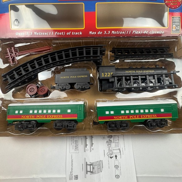 EZTEC North Pole Express Train Set Battery Operated 29 Piece‎ Christmas - Picture 7 of 7